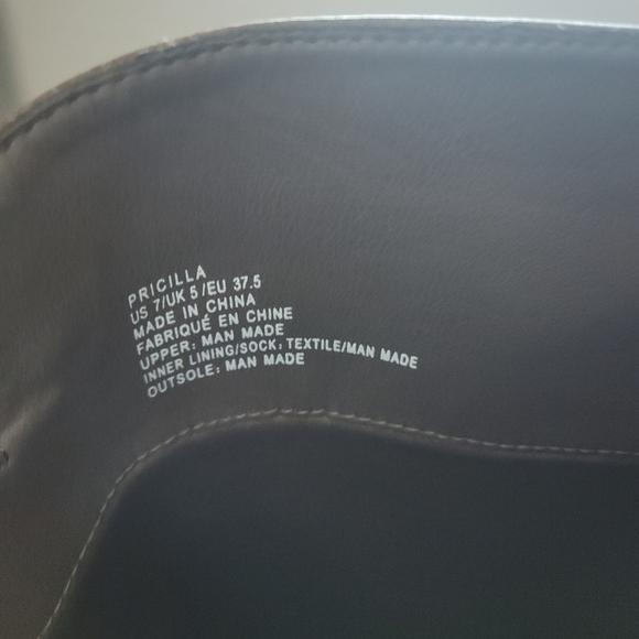 Brand new boots - Picture 2 of 2